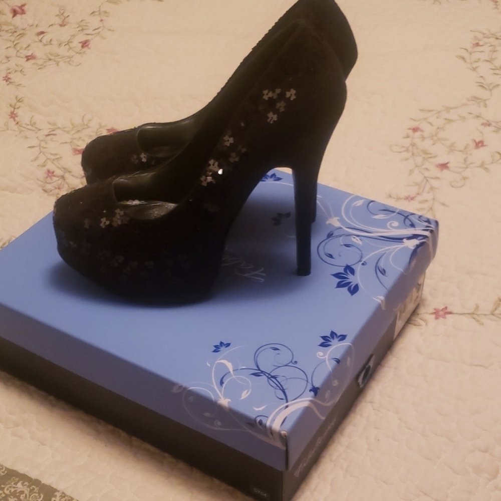 Pumps/Platforms - Picture 2 of 2